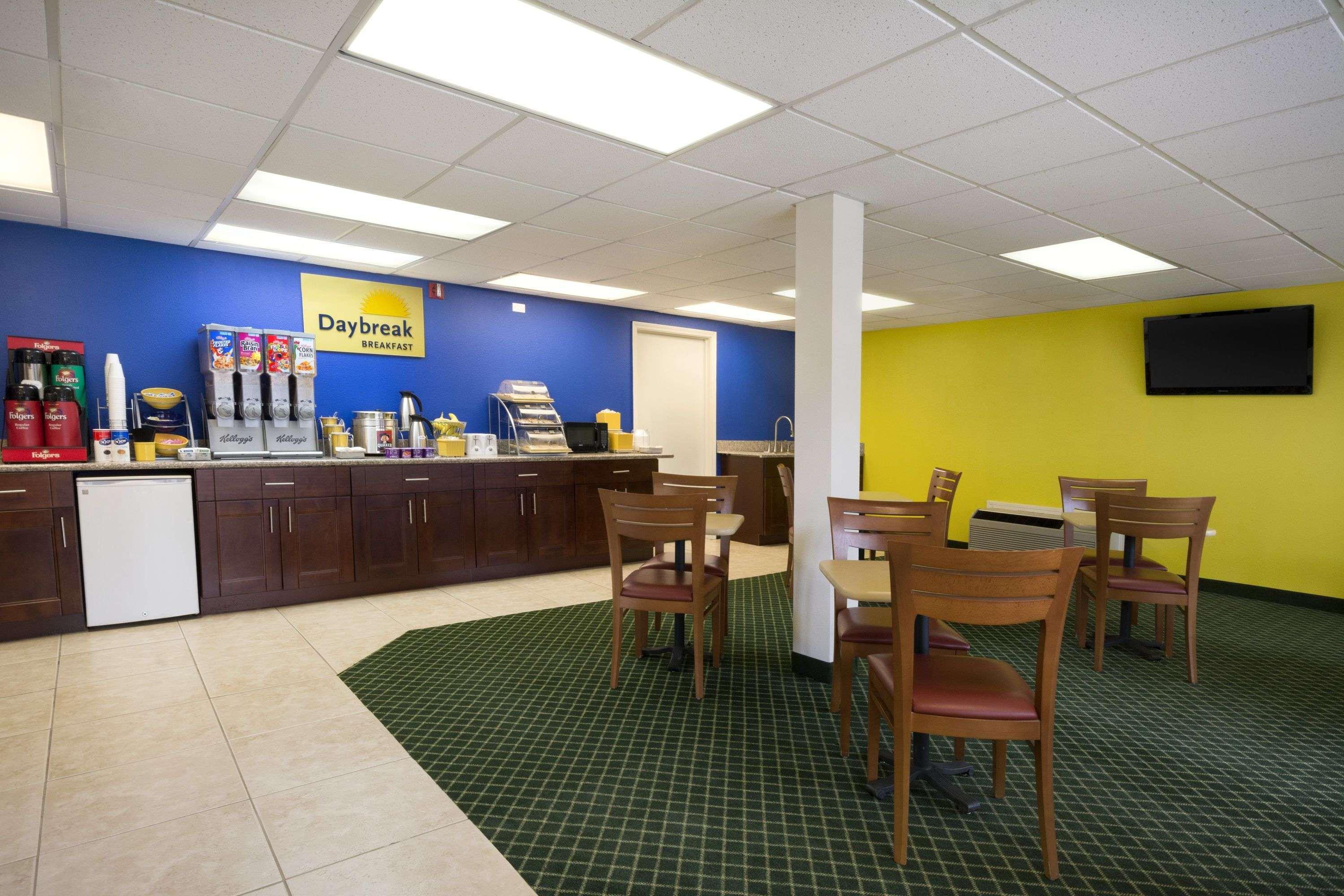 Days Inn By Wyndham Alma Exteriér fotografie